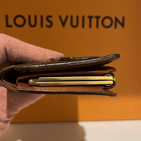 Louis Vuitton Kisslock Wallet - Picture 10 of 13